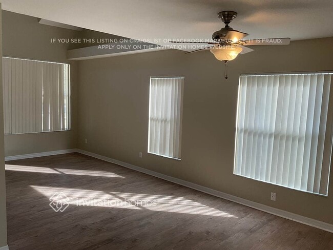 1215 Lake Shore Ranch Dr, Seffner, FL 33584 - photo 2