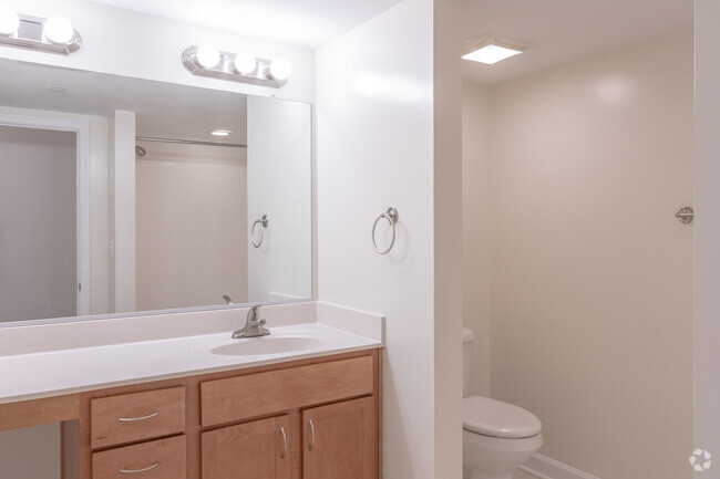 1BR, 1BA - 768 SF