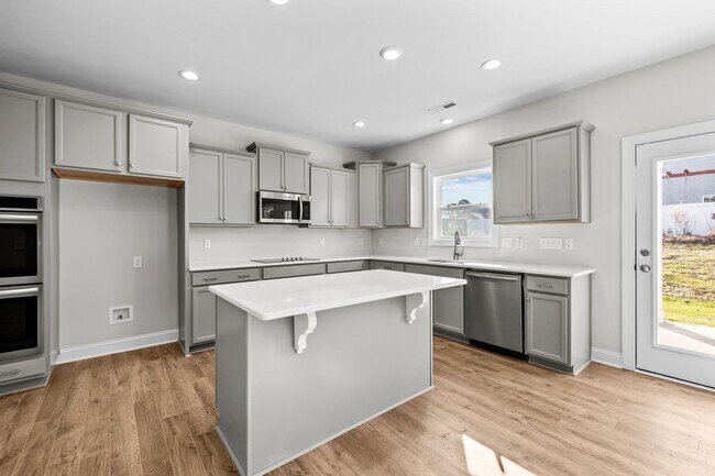 494 Pinnacle Ct, Raeford, NC 28376 - photo 3