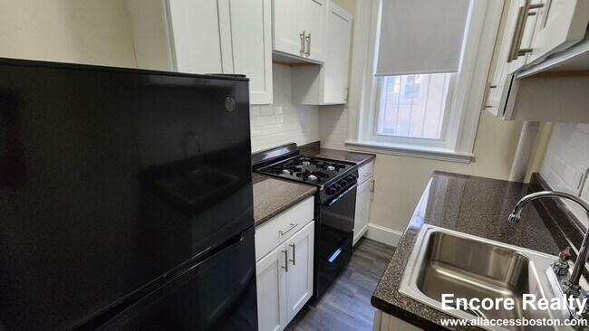 1160 Boylston St unit 26, Boston College, MA 02467 - photo 2