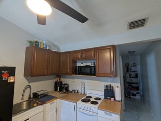 6581 Hayes St, Hollywood, FL 33024