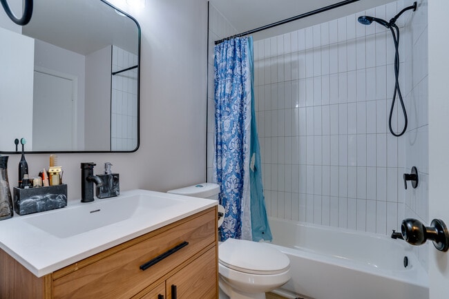 6021 Creekstone Ln unit Main Level, Centreville, VA 20120 - photo 7