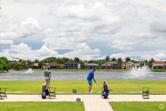 Stoneybrook Golf Club is well equipped with a driving range and restaurant.