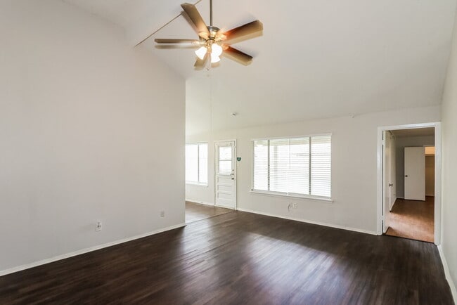 9506 Lost Eagle Dr, Houston, TX 77064 - photo 4