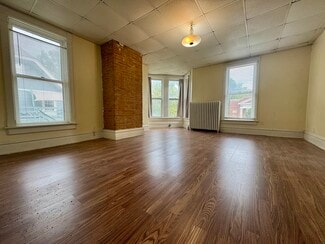 301 E Burlington Ave Unit 4, Fairfield, IA 52556