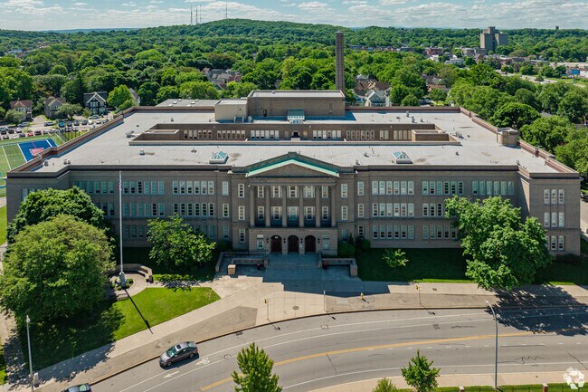 James Monroe High School has a student to teacher ratio of 10 to 1.