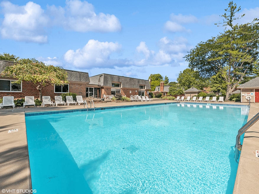 Sparkling Swimming Pool!