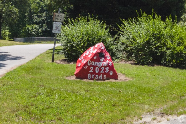 Southern Elementary School's spirit rock congratulates recent 5th grade graduates.