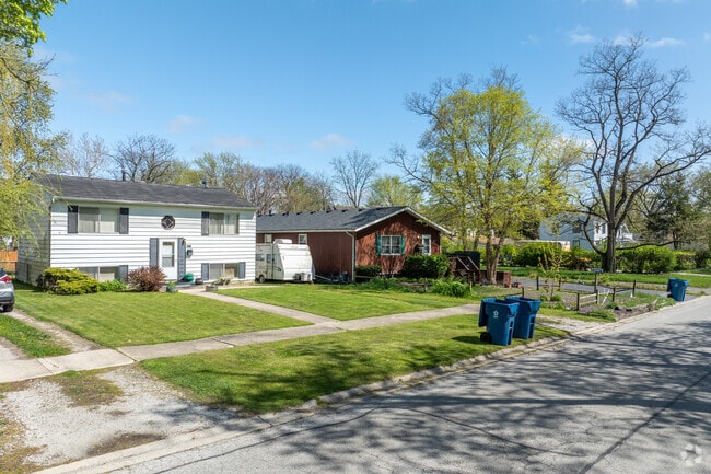 Split-level homes are common in Steger.