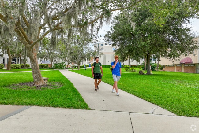 Neighborhood L students hitting the books at Daytona State College.