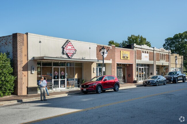 Florence downtown also offers good eating and is only a few minutes from Green Acres.