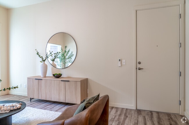 1BR, 1BA, - 696SF - Entryway