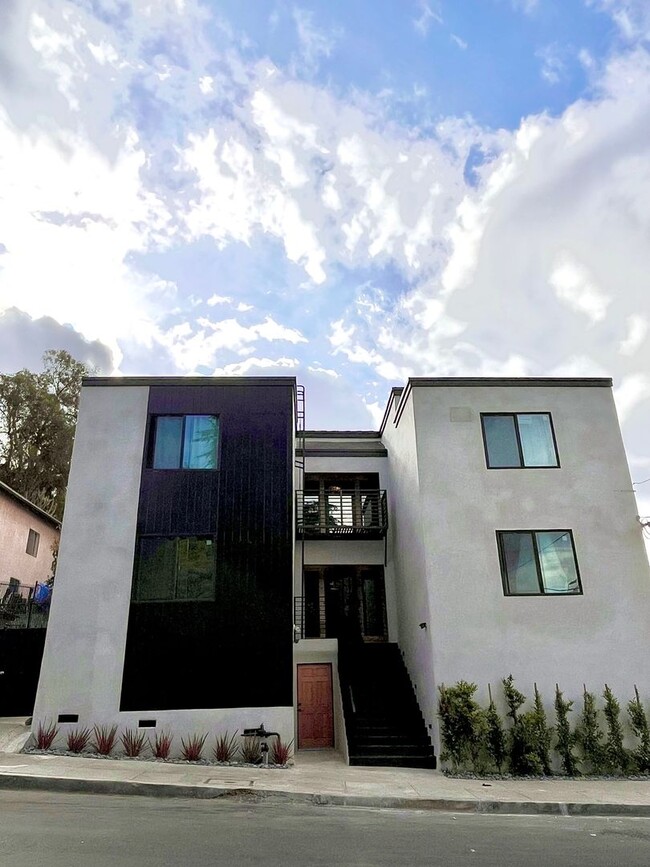 1314 Sutherland St, Los Angeles, CA 90026