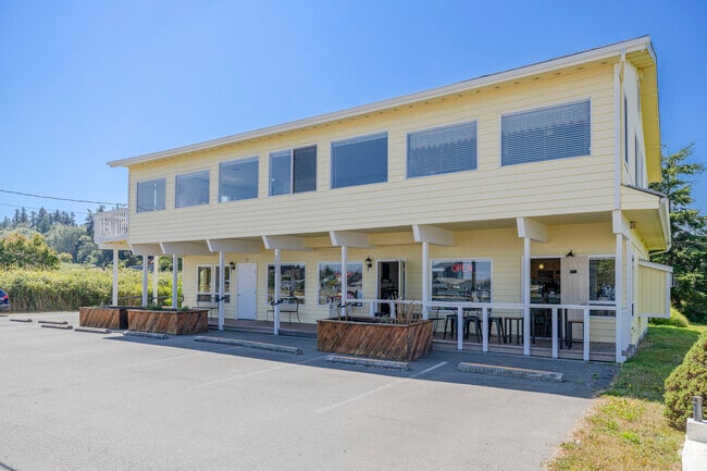 Greenwoodes Farm Organic  Bakery is owned by seasoned farmers and bakers in Hansville WA.