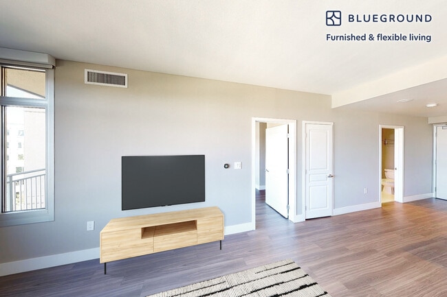 2400 W El Camino Real unit FL5-ID10662A, Mountain View, CA 94040 - photo 2