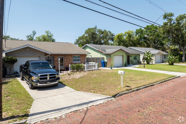 Largo Central Park has areas with brink paved streets.