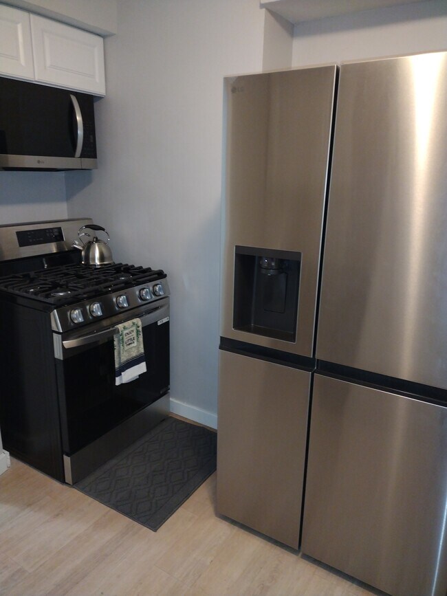 4026 Verona Rd, Cleveland, OH 44121 - photo 5