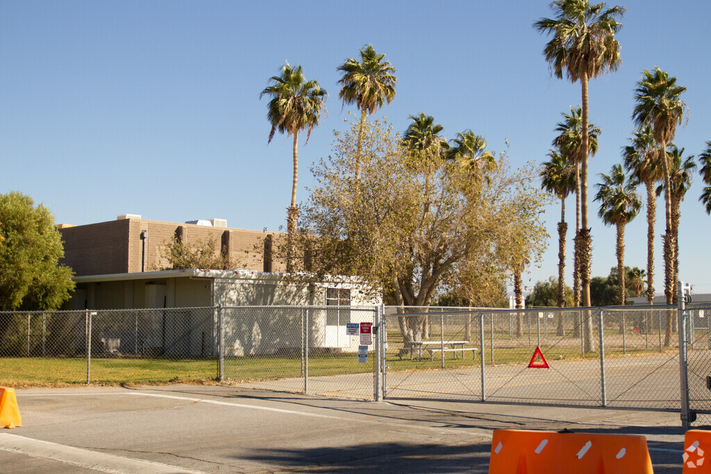 Baker Elementary School provides education in the neighborhood of 
Outer San Bernardino.