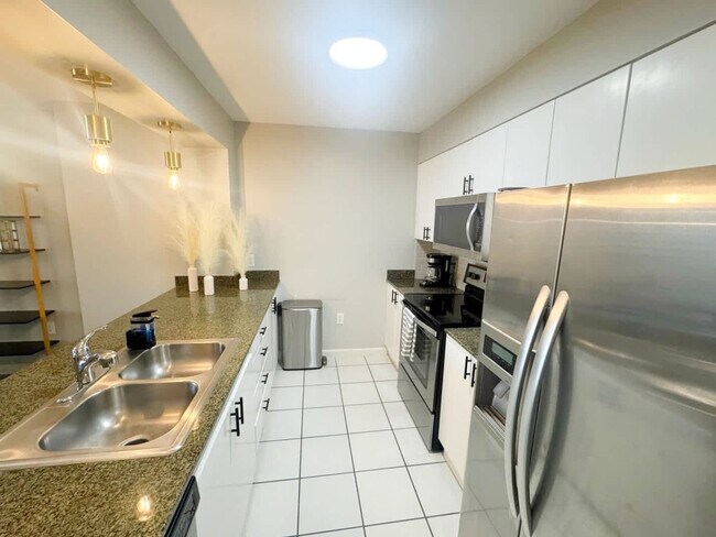 1 SE 12th St unit FL23-ID1338359P, Miami, FL 33131 - photo 7