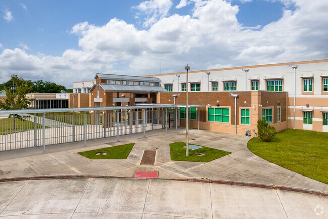 Entrance to Highlands Elementary School in North Kissimmee