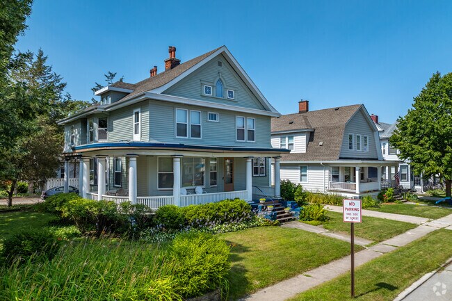 You'll find some larger older homes in the Fort Howard neighborhood.