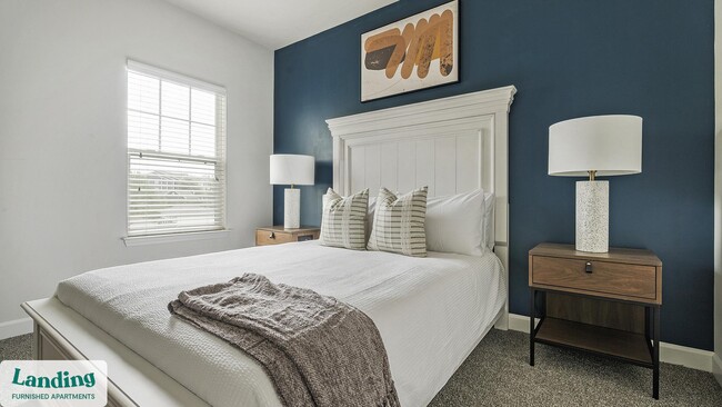 11010 Northlake Landing Dr unit 4-302, Charlotte, NC 28216 - photo 3