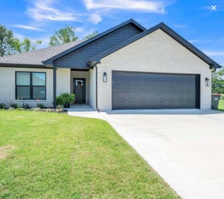 1025 Village Dr, Grove, OK 74344