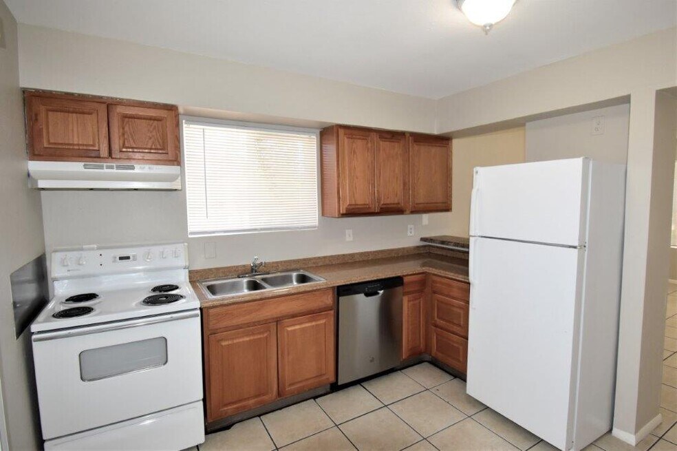 2426 E Waltann Ln unit 1, Phoenix, AZ 85032 - photo 1