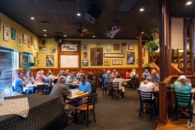 Local favorite, Murry's, near Bedford Walk is always packed and features live jazz performances.