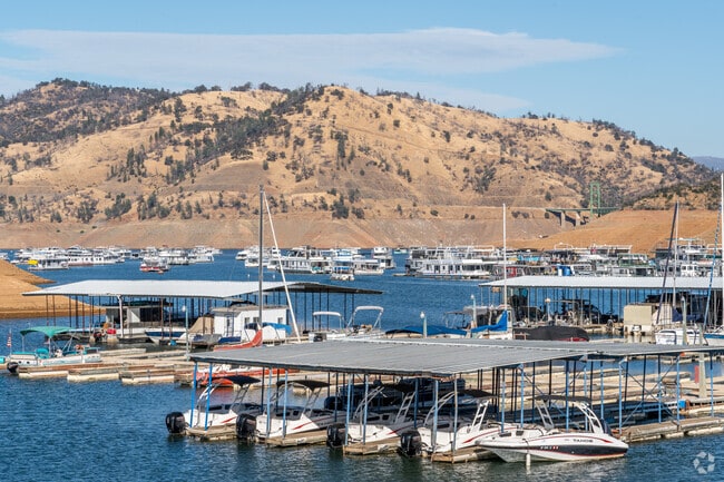 Lake Oroville marina is located 15 minutes from Berry Creek.
