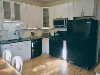 28 Robbins St Unit 2, Waltham, MA 02453