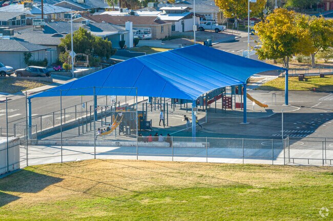M  J  Christensen Elementary School Photo 4