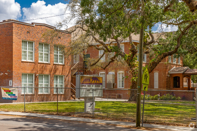 Lomax Magnet Elementary School has 377 students in grades K-5 with a student-teacher ratio of 15 to 1.