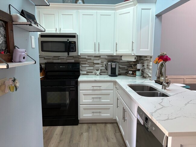 746 N Jefferson Ave unit 746, Sarasota, FL 34237 - photo 5