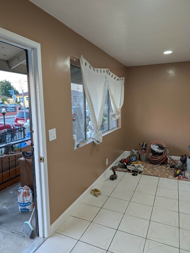 704 Oakford Dr unit 704 Front, East Los Angeles, CA 90022 - photo 6