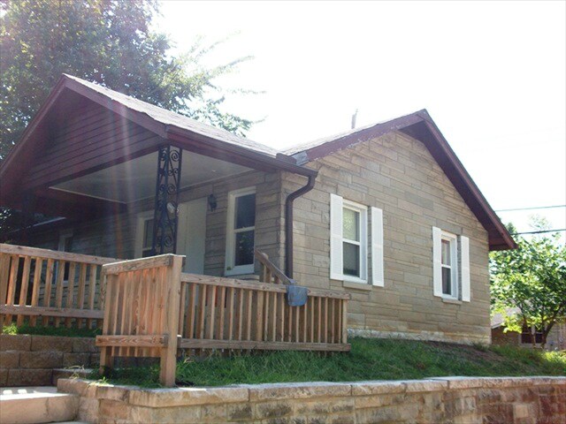 1120 N Lincoln St, Bloomington, IN 47408 - photo 2