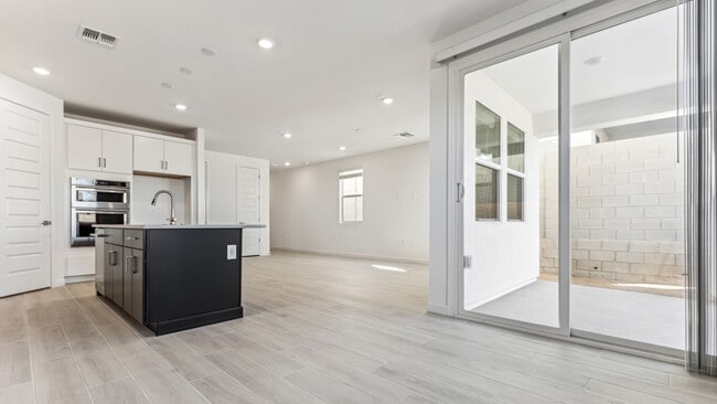 1169 E Kachina Trail, Phoenix, AZ 85042 - photo 7