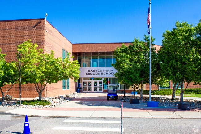 Niche gives Castle Rock Middle School a B+ grade.