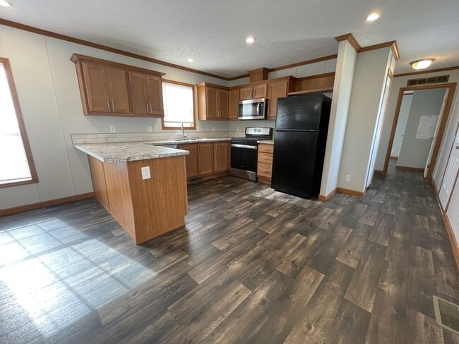 38031 Leverette Ave, Clinton Township, MI 48038 - photo 4