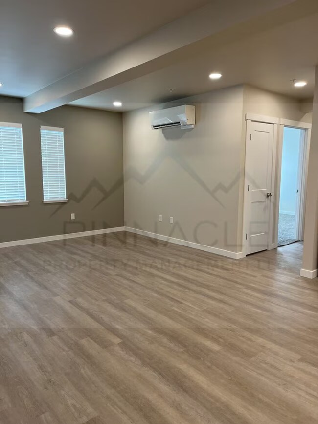 1001 W Yakima Ave, Yakima, WA 98902 - photo 4