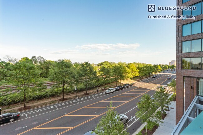 3030 Potomac Ave unit FL3-ID1032, Arlington, VA 22202 - photo 5