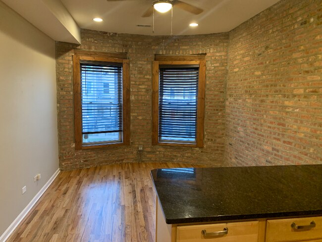 5902 S Prairie Ave unit 5902 S Prairie Ave U, Chicago, IL 60637 - photo 2