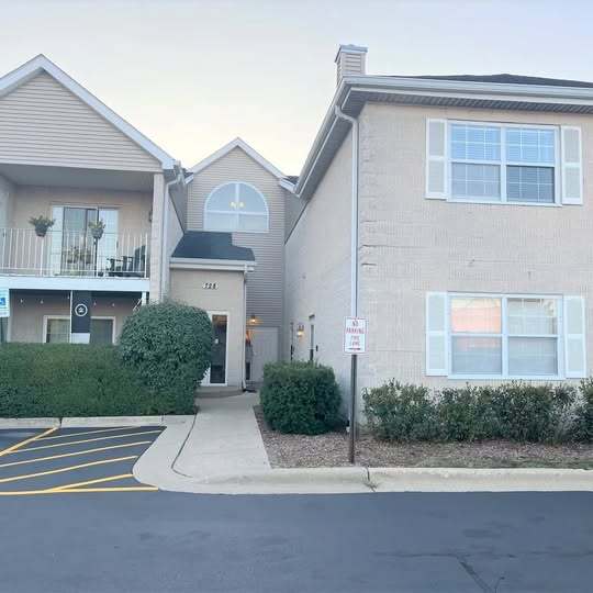 728 N Gary Ave unit 212, Carol Stream, IL 60188 - photo 1