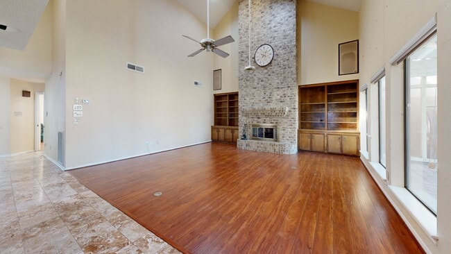 8018 Candle Ln, Houston, TX 77071 - photo 3