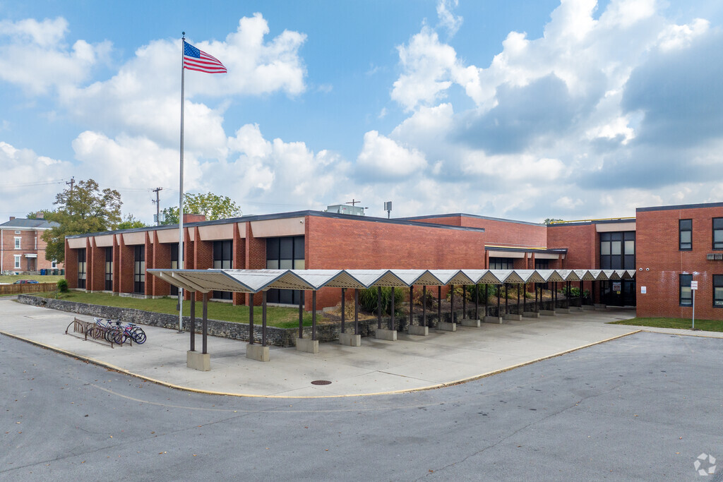 Buckeye Middle School in Outer Southern Columbus serves the children in grades 6-8.