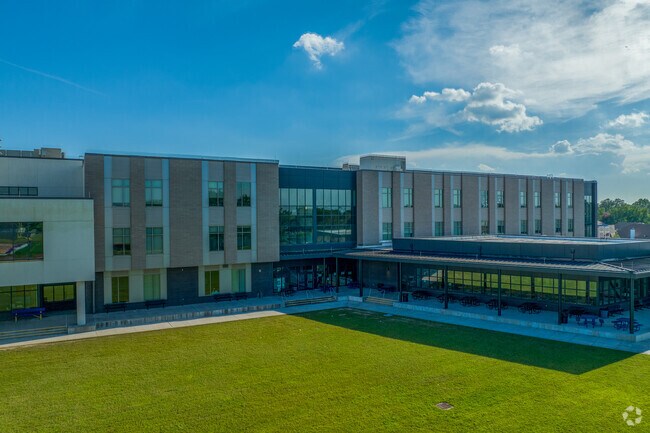 Edna Karr High School school began operation in 1964 as a junior high school in Old Aurora.