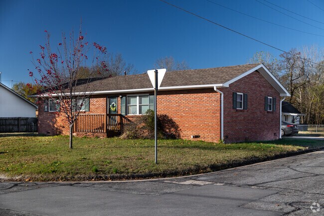 Red brick siding is a frequent design choice in Jefferson homes.