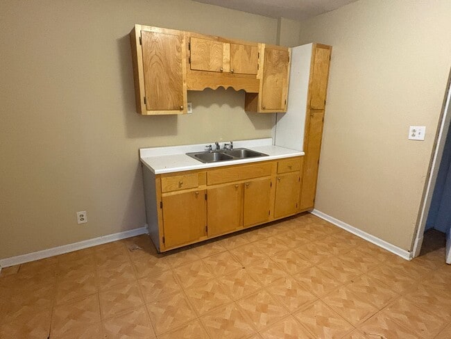 1380 Berdan Ave, Toledo, OH 43612 - photo 4