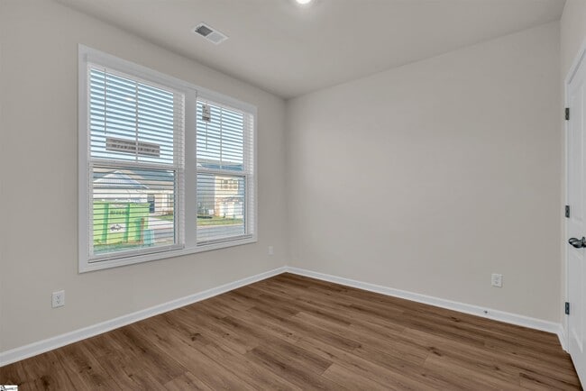 2032 Halton Oaks Dr, Spartanburg, SC 29303 - photo 2