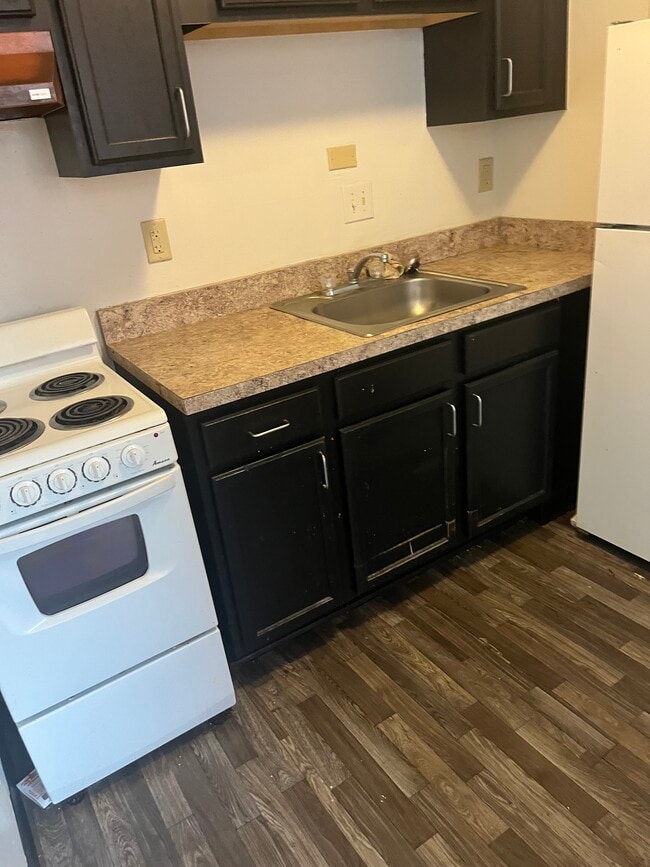 Windsor Manor, Wheeling, WV 26003 - photo 3